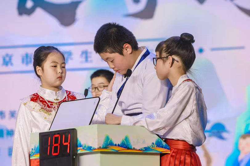 小选手三人-1.jpg 小选手三人-1.jpg
