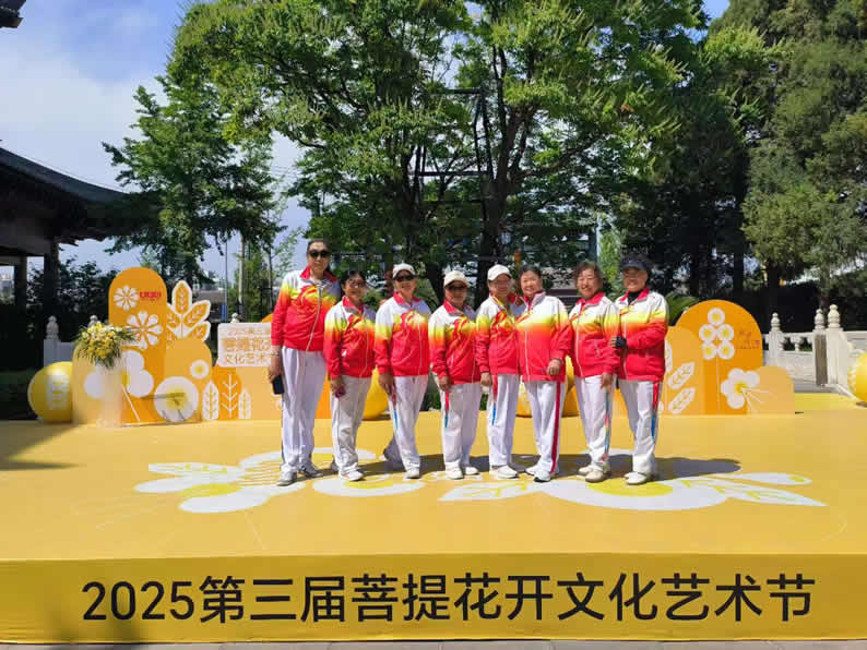 天坛合影-2-1.jpg 天坛合影-2-1.jpg