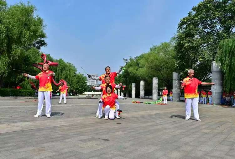 五人表演.jpg