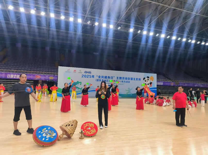 红枣树表演-3-1.jpg 红枣树表演-3-1.jpg