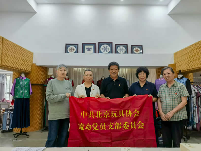 张合影-1-1.jpg