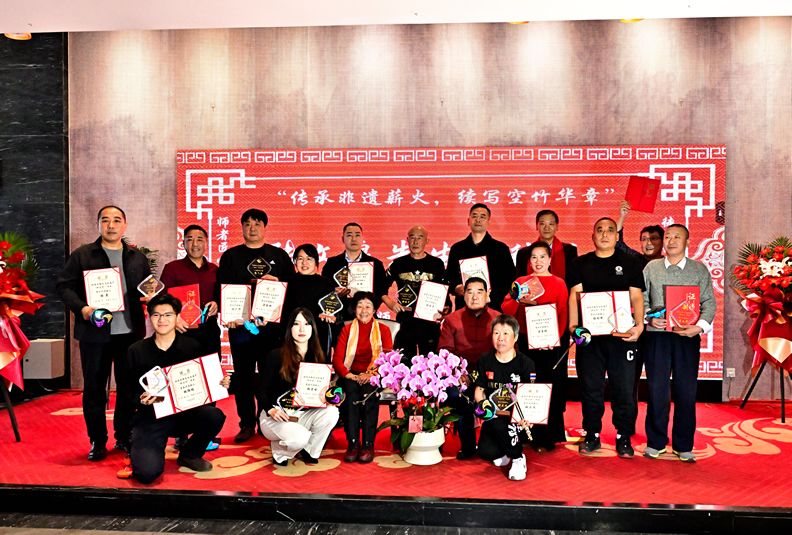 与徒弟合影-1.jpg