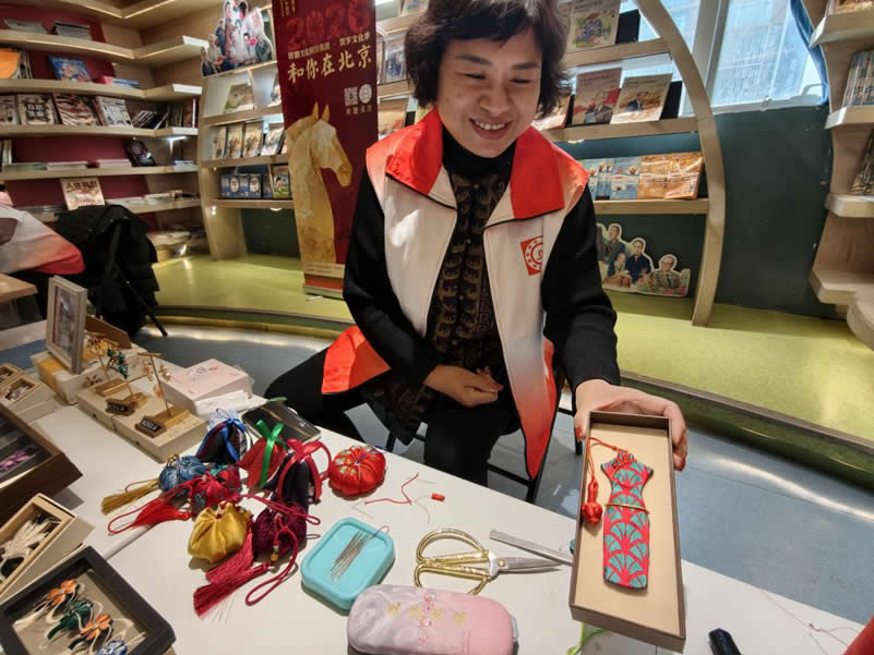 盘扣书签张凤兰.jpg