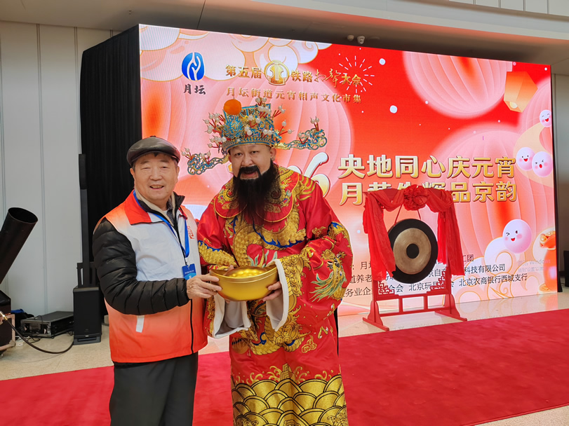 赵与艺合影-1.jpg