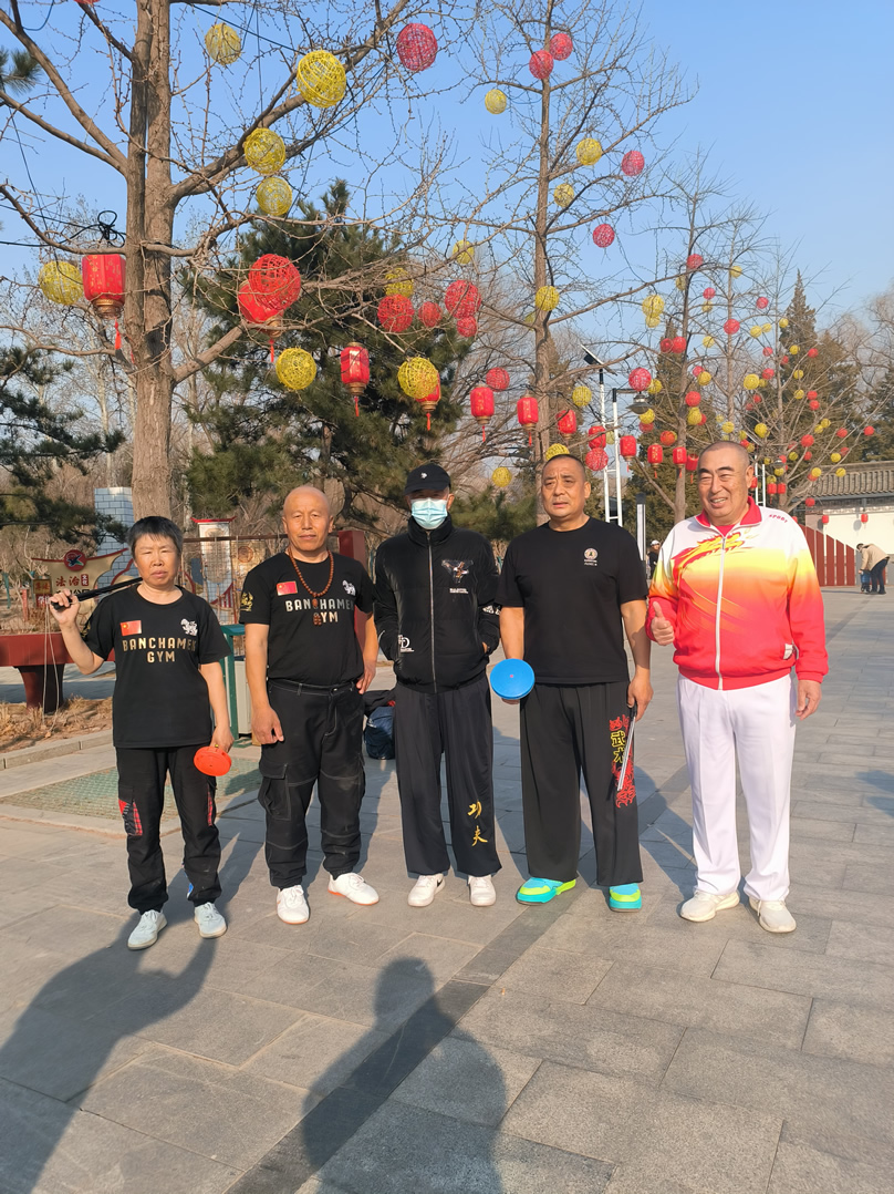 黑衣合影-1.jpg