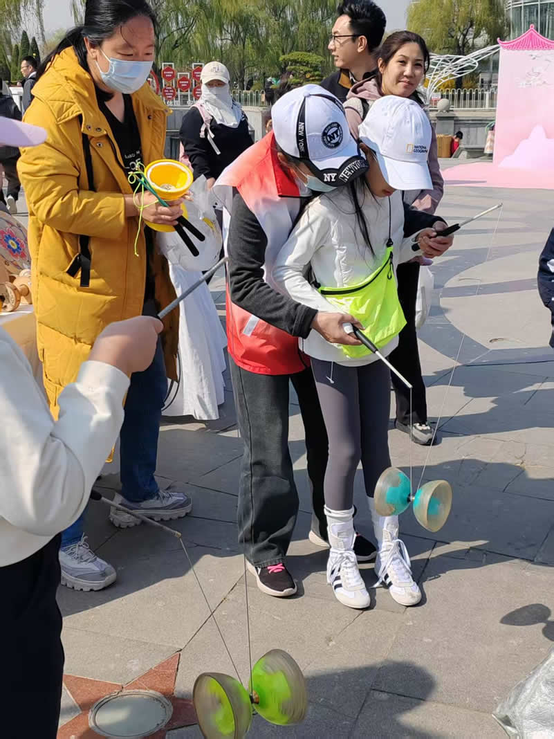 抖空竹互动-1.jpg 抖空竹互动-1.jpg