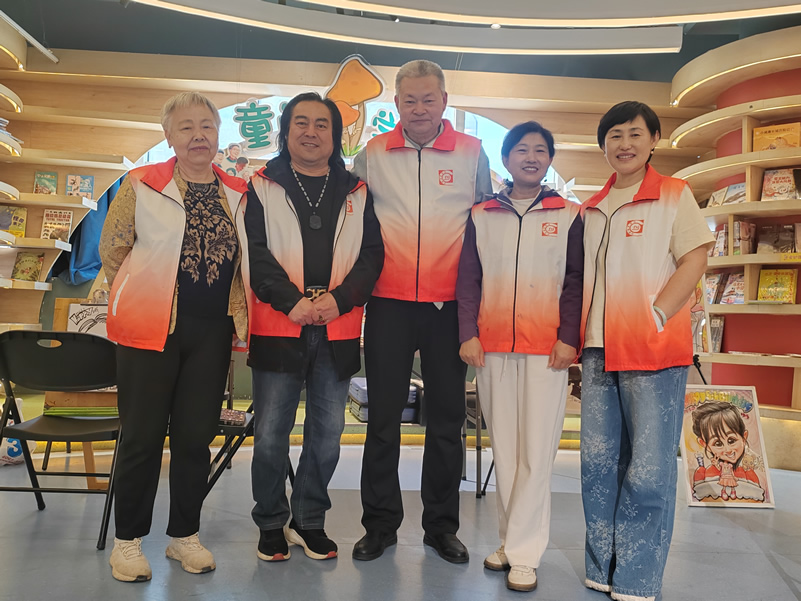 五个门类老师合影-1.jpg