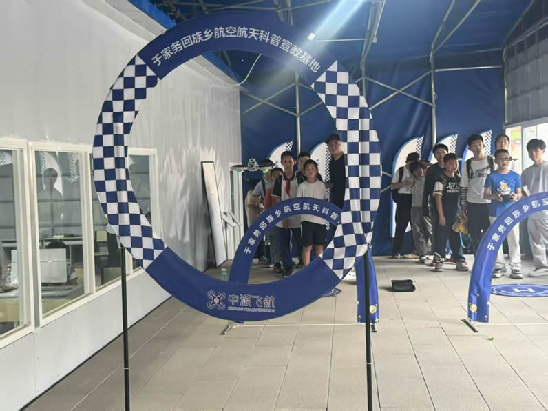 参观航天科普基地-1.jpg 参观航天科普基地-1.jpg