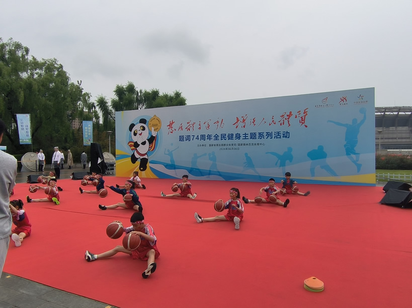 拍球-1.jpg