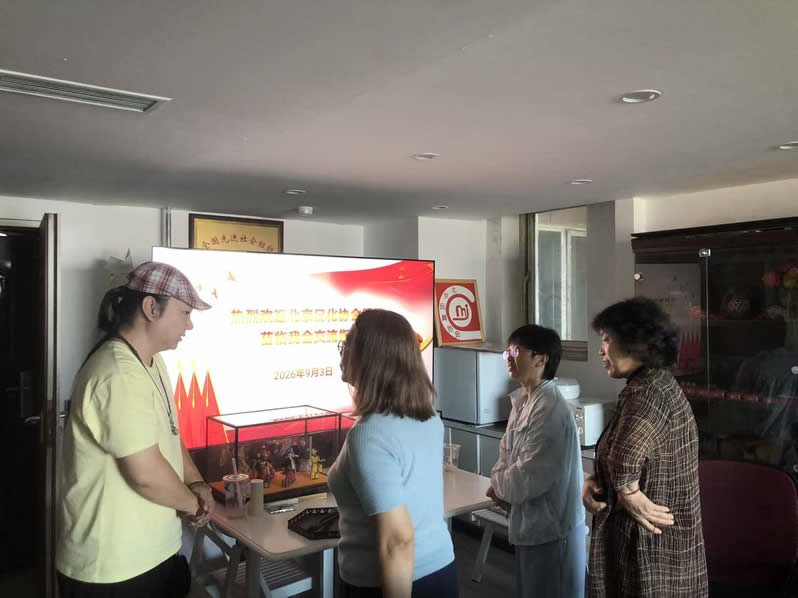 四人参观-2-1.jpg